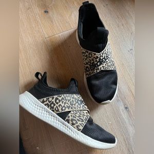 Adidas cheetah tennis shoes